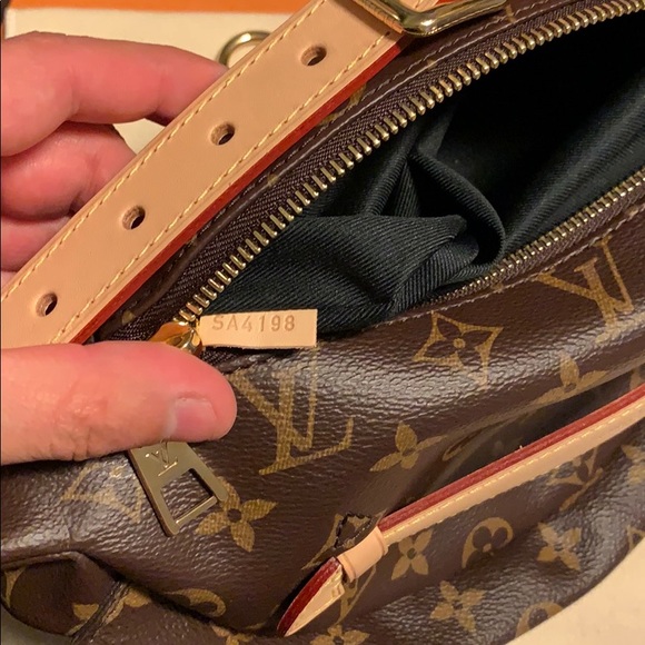 Louis Vuitton - Picture 8 of 8